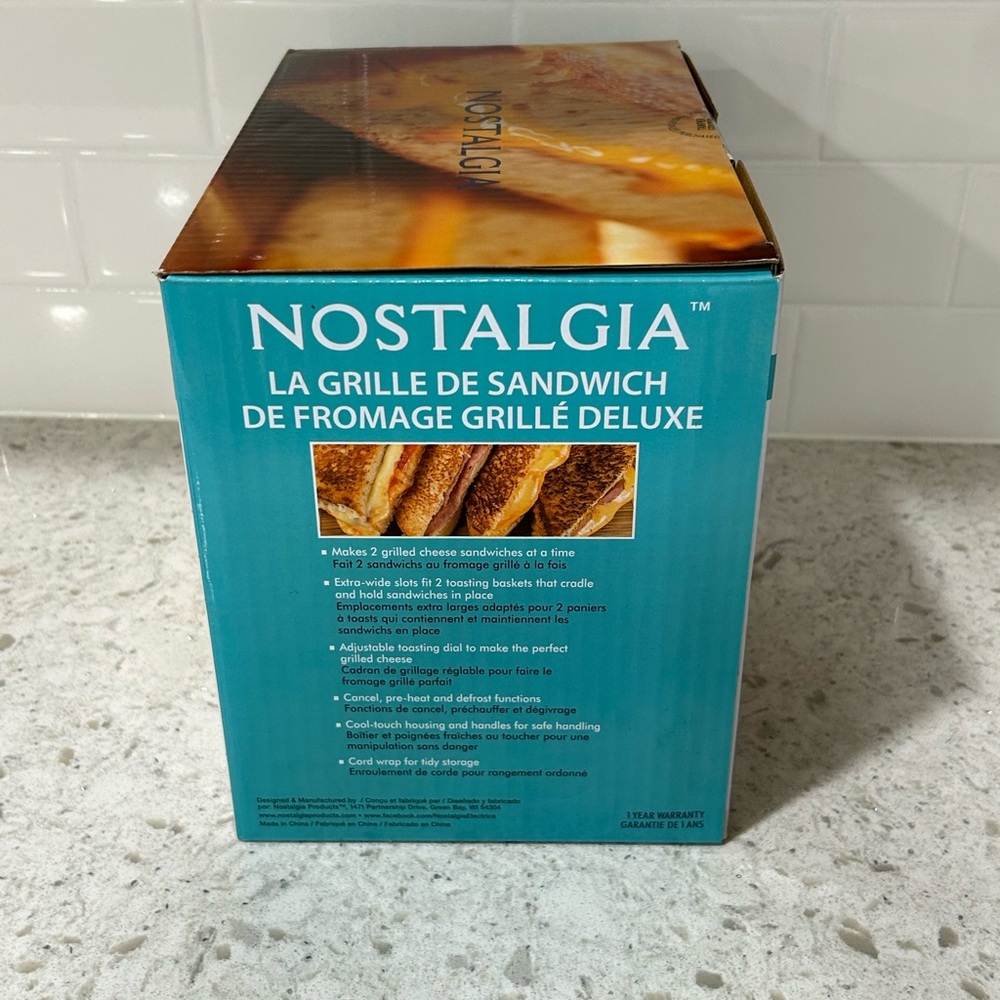 New Nostalgia Yellow Deluxe Grilled  Cheese Sandwich Toaster Maker Easy Clean - Picture 2 of 4